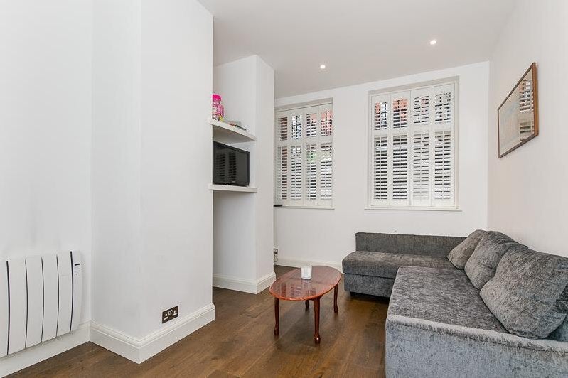 Flat Collingham Gardens in Greater London