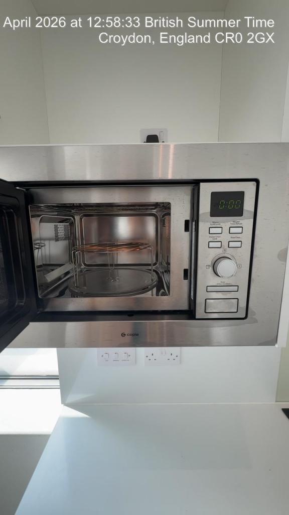 Flat Wellesley Road in Greater London