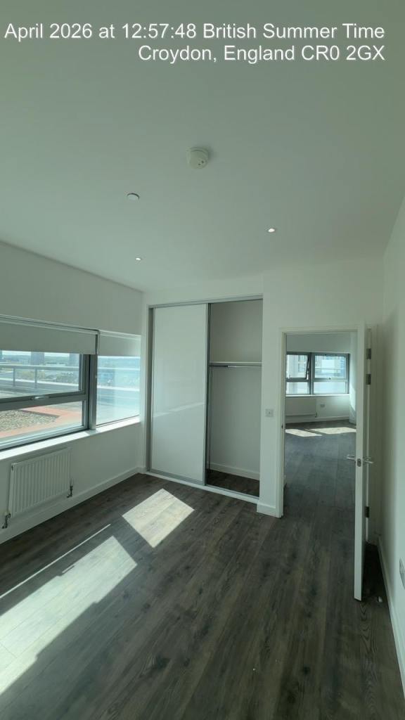 Flat Wellesley Road in Greater London