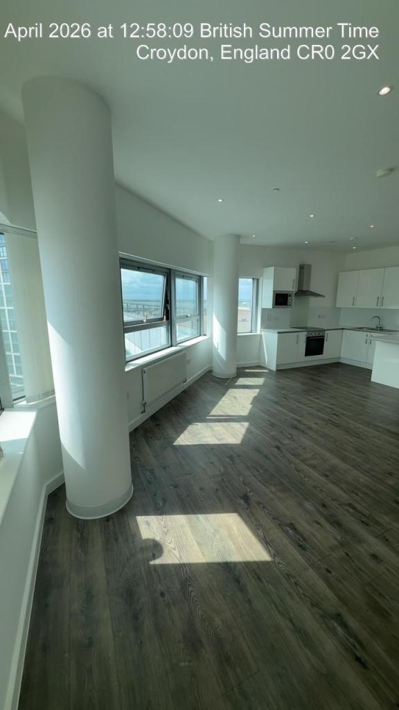 Flat Wellesley Road in Greater London