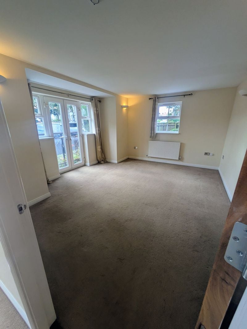 Flat Saint Marks Court in Worcester