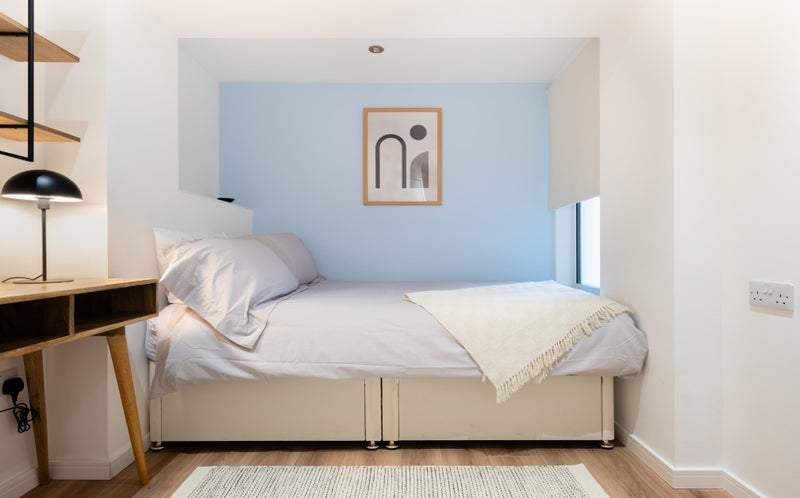 Room Landons Close in Greater London