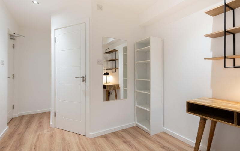 Room Landons Close in Greater London