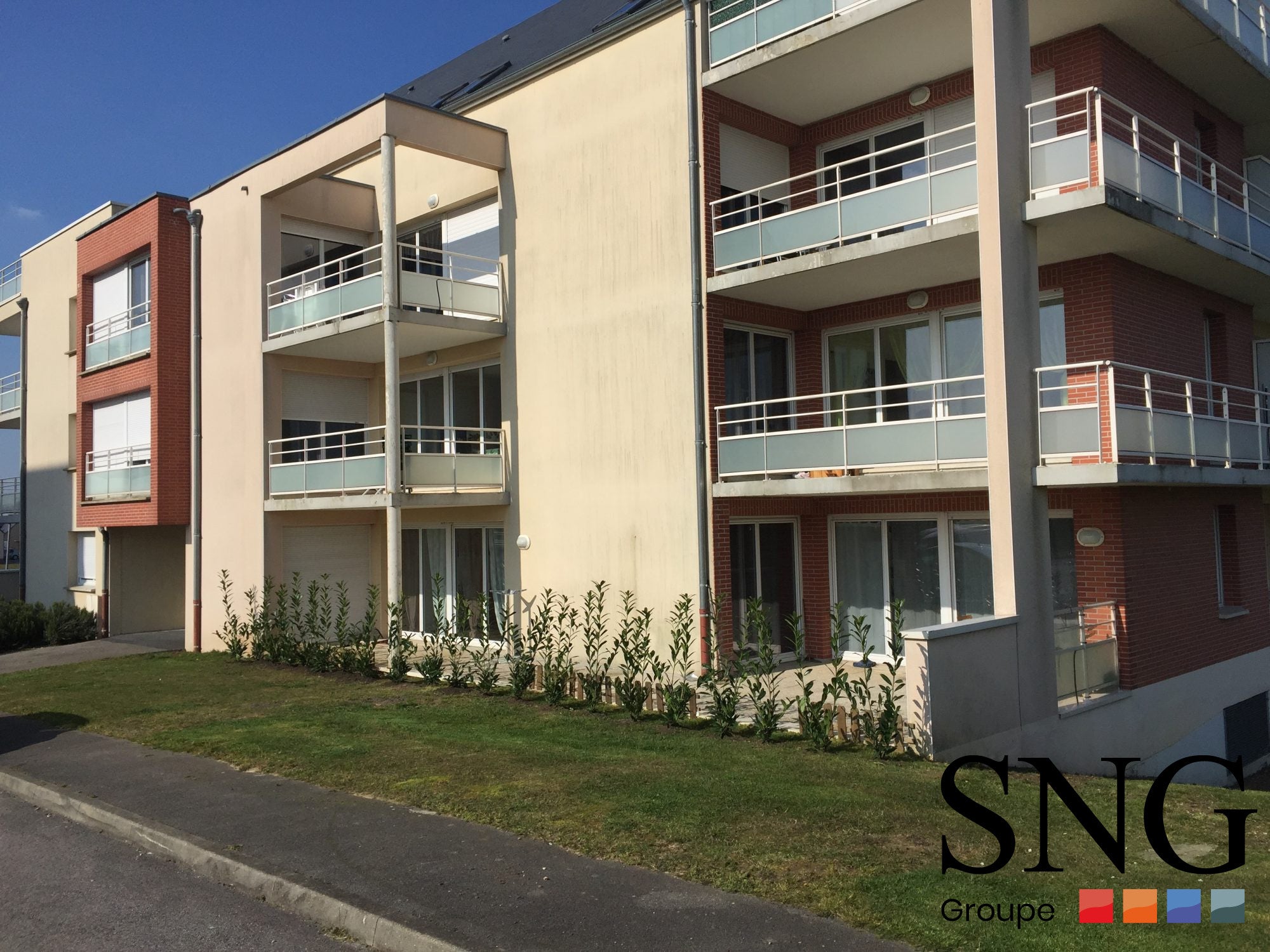 Flat Rue de la Croix de Pierre in Rouxmesnil-Bouteilles