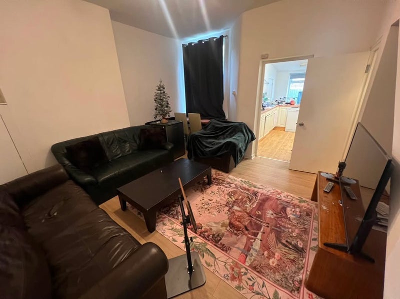 Room Platt Lane in Manchester