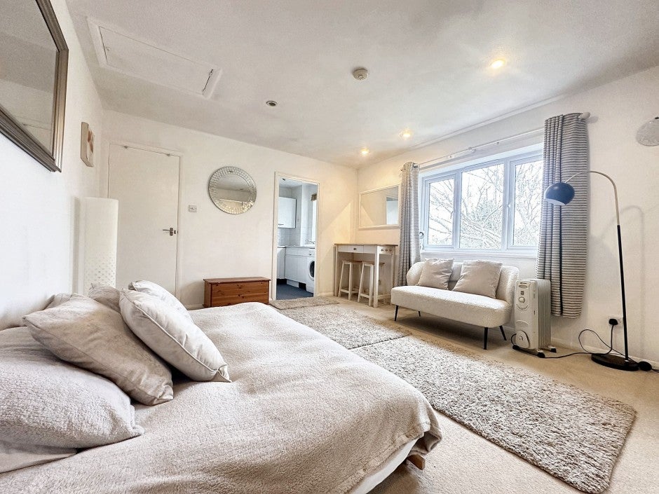 Flat Caroline Close in Greater London