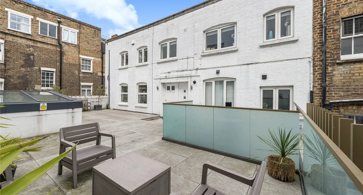 Flat Midford Place in Greater London