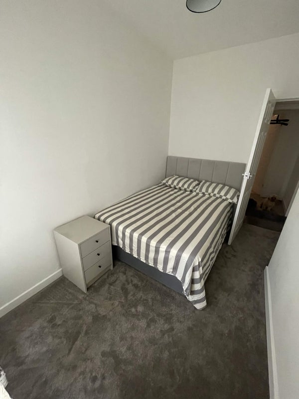 Room Pearson Street in Bury