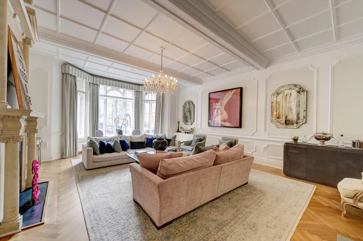 Flat Pont Street in Greater London