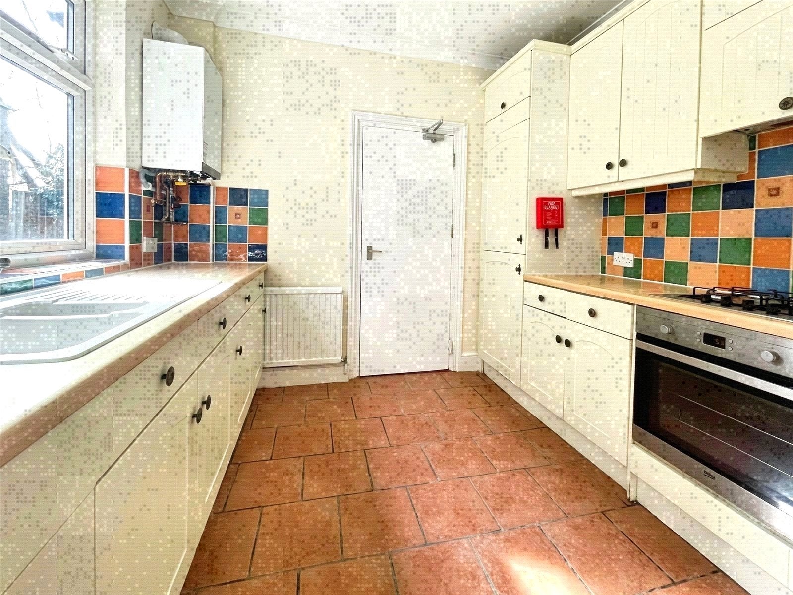 Flat Queen's Road in Borough of Runnymede