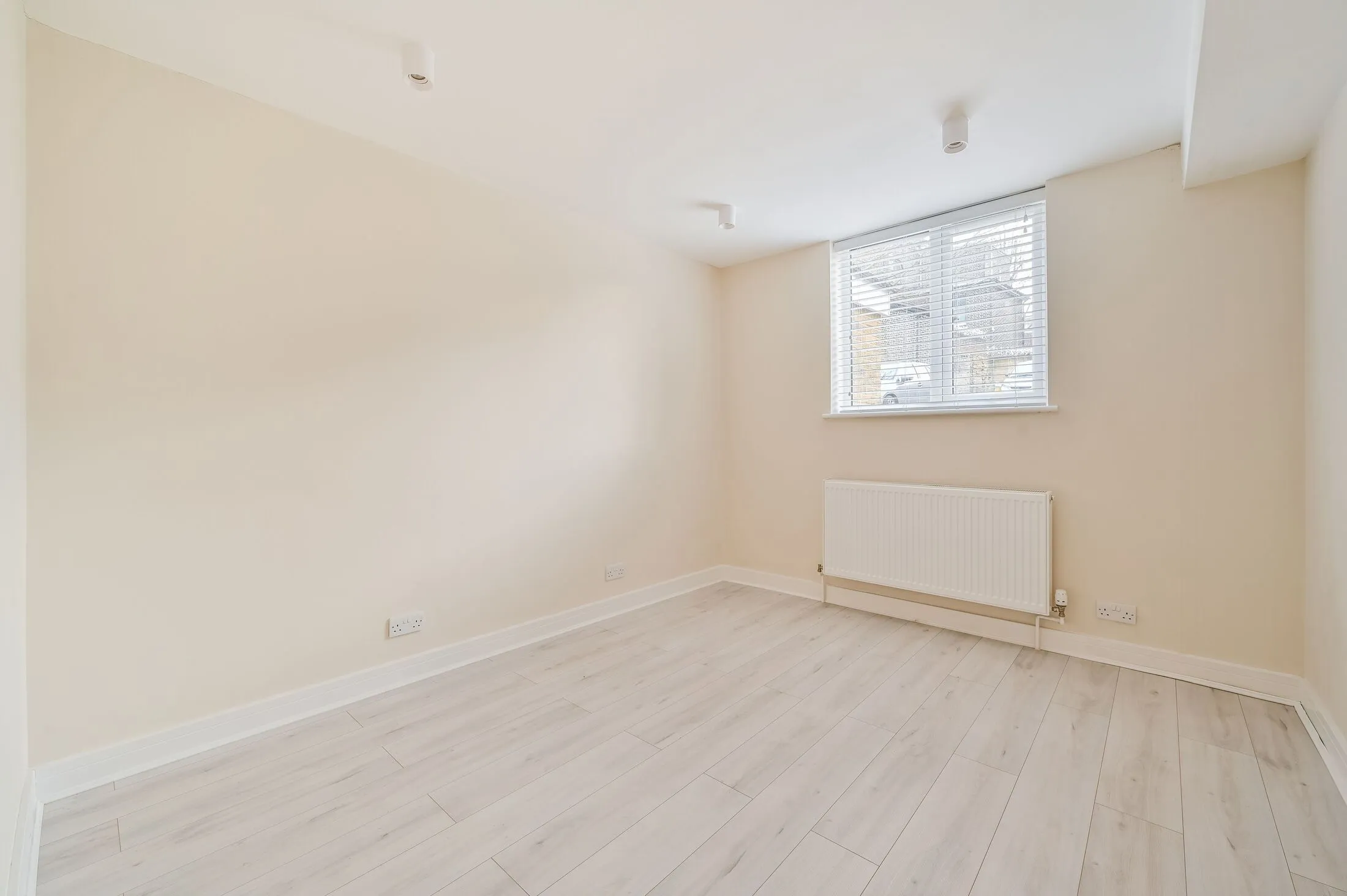 Flat Calderwood Street in Greater London