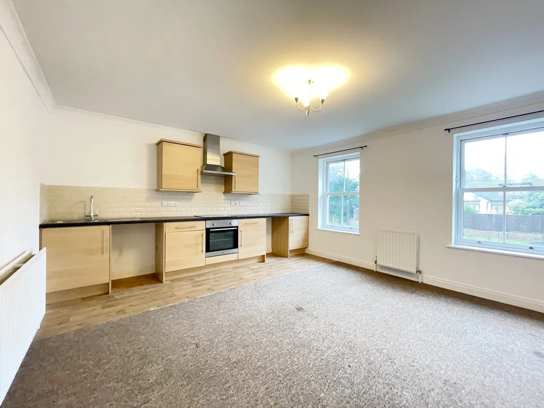 Flat Wimborne Road East in Ferndown