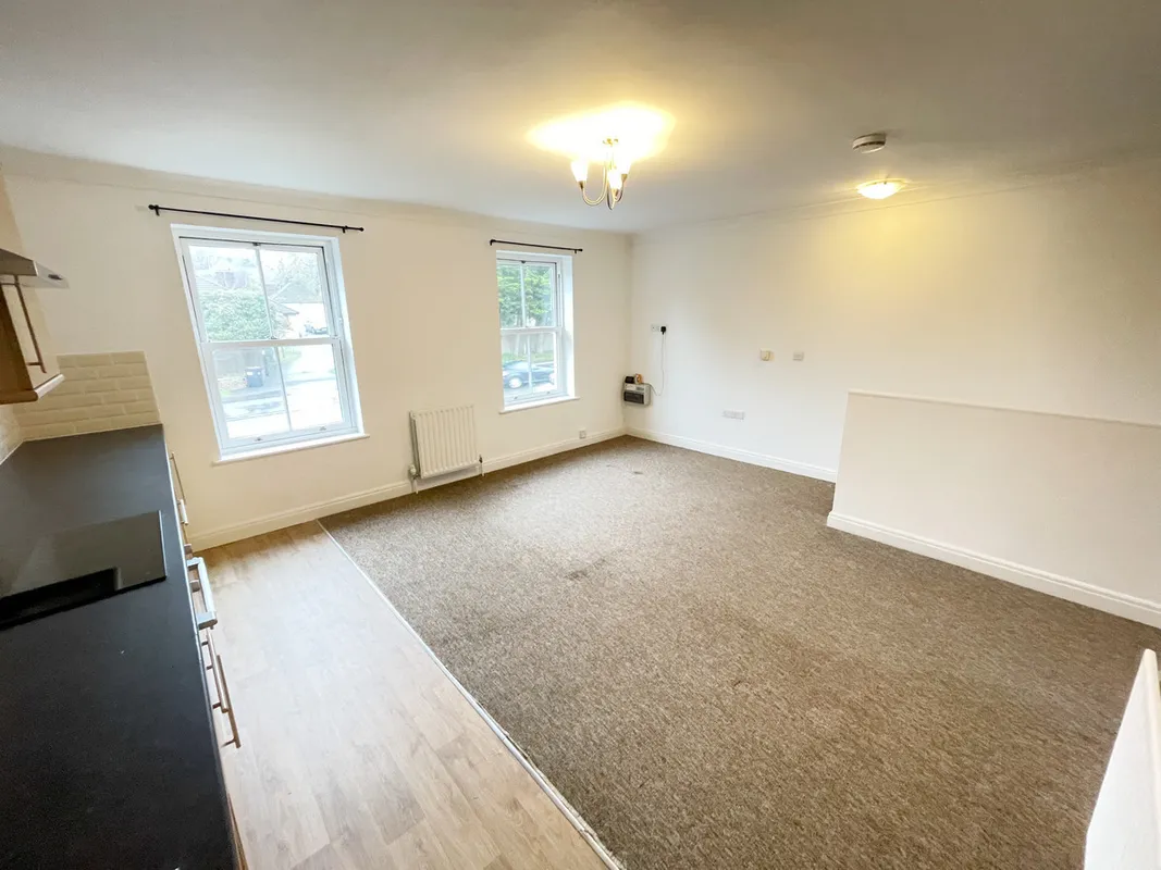 Flat Wimborne Road East in Ferndown