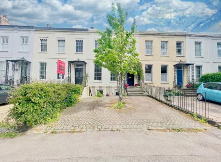 Flat Hewlett Road in Cheltenham