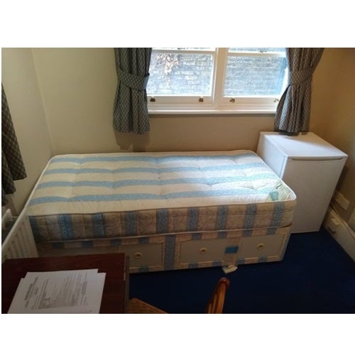 Room St Stephen's Gardens in London