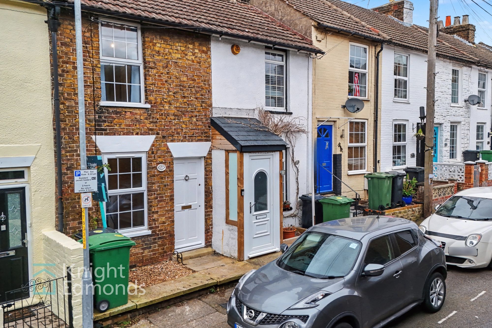 Flat Thornhill Place in Maidstone