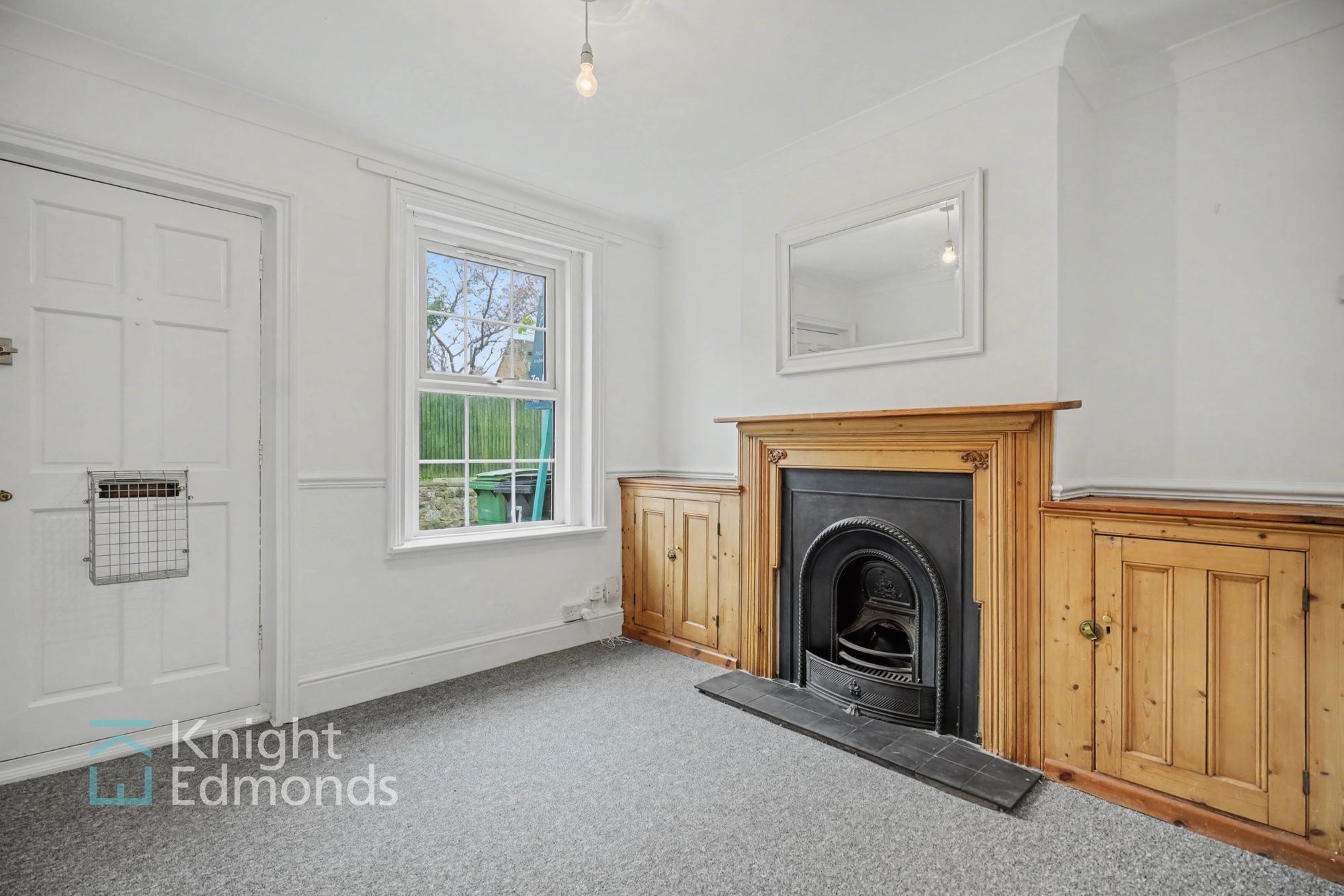 Flat Thornhill Place in Maidstone