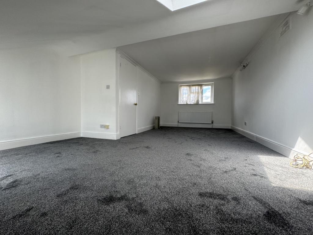 Flat Kingston Road in Greater London