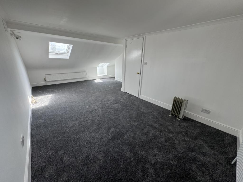 Flat Kingston Road in Greater London