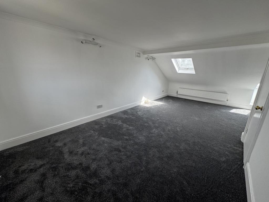 Flat Kingston Road in Greater London