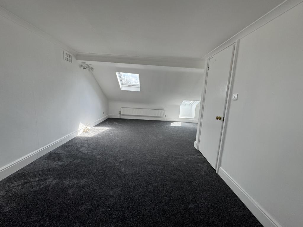 Flat Kingston Road in Greater London