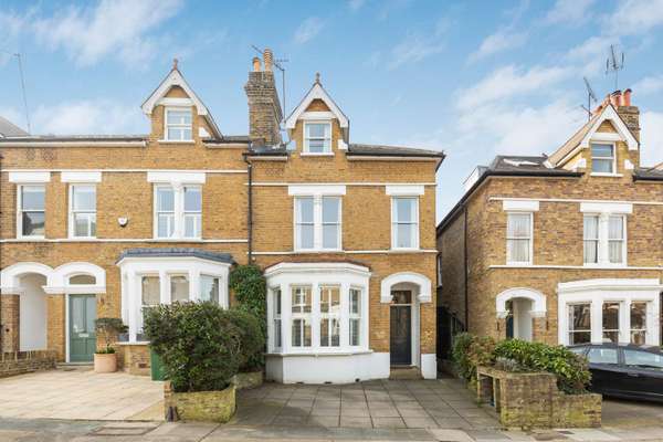 House Halford Road in Greater London
