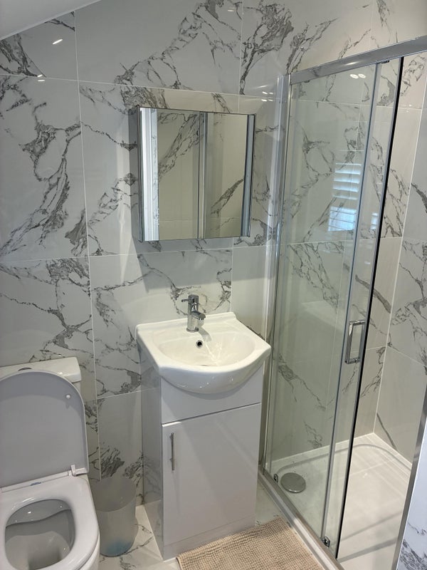 Room Thirsk Road in Greater London