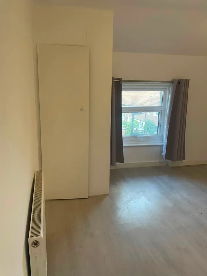 Room Brandram Road in Greater London
