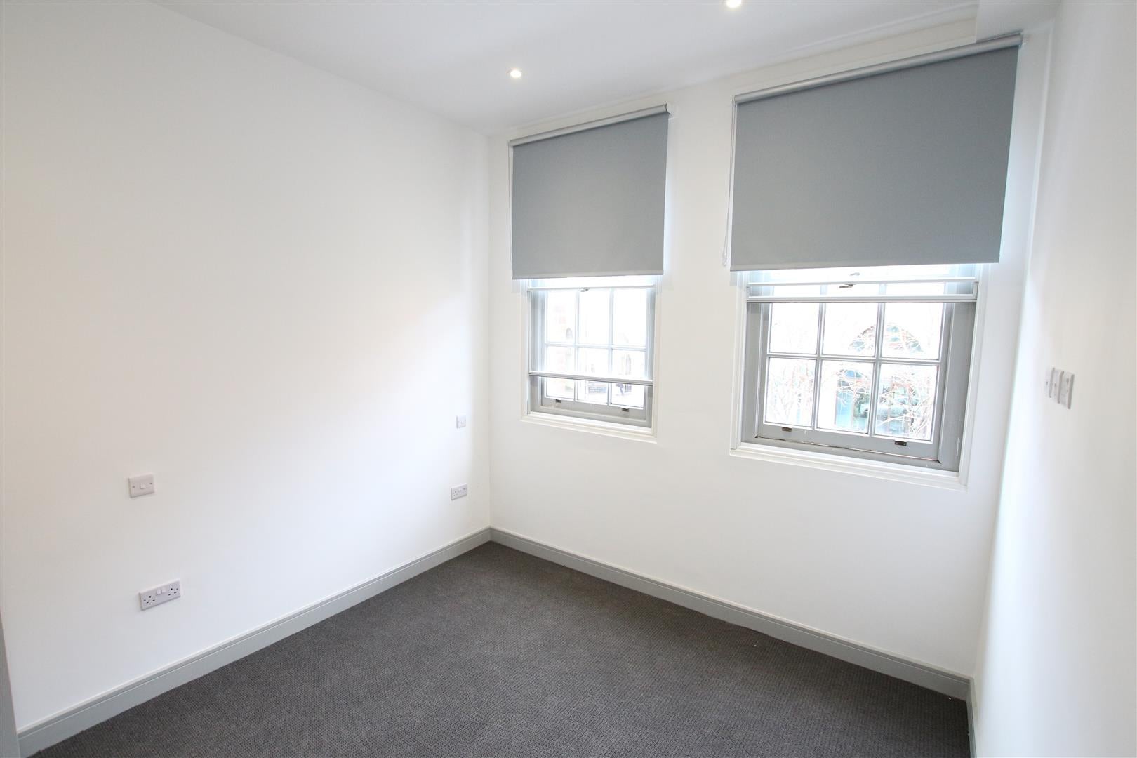 Flat Saint Giles Square in Northampton