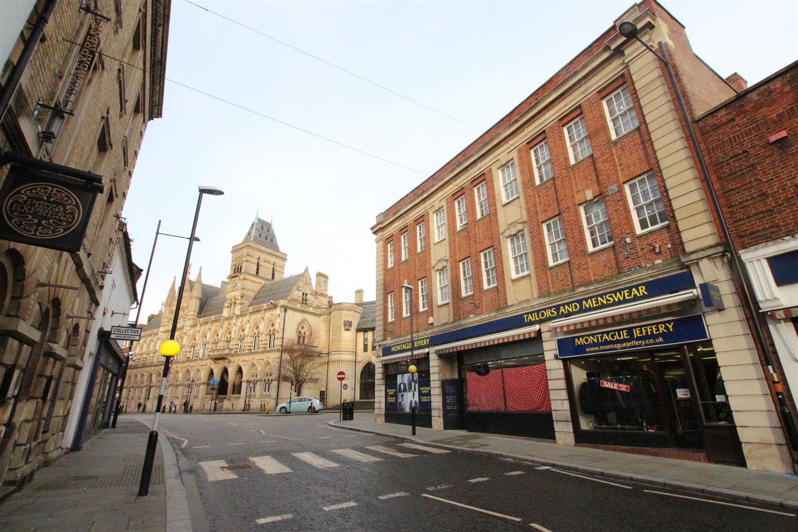 Flat Saint Giles Square in Northampton