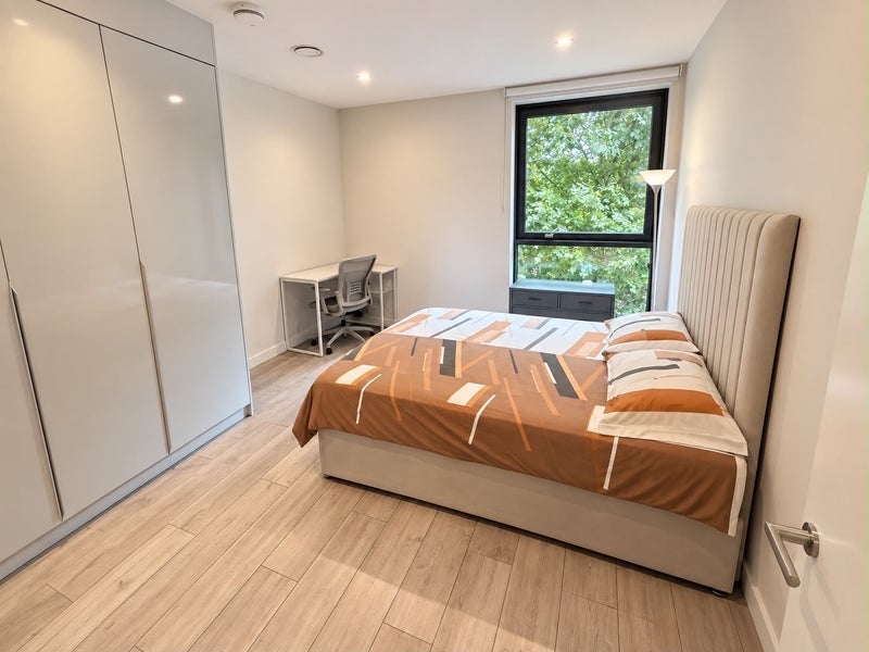 Room New Kent Road in Greater London