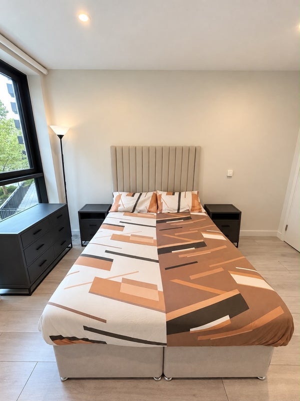 Room New Kent Road in Greater London