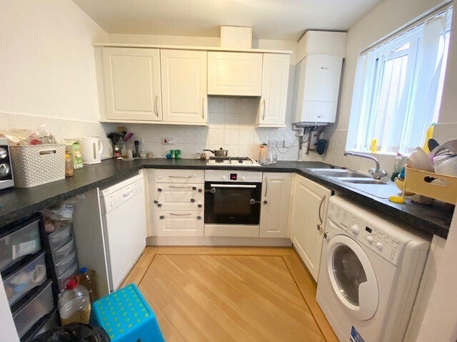 Flat Shepherds Walk in Bradley Stoke
