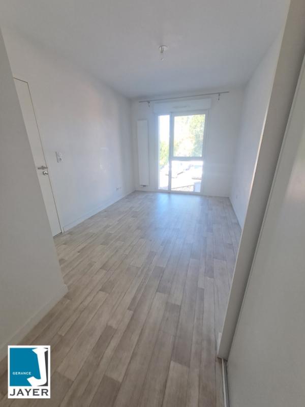 Appartement Rue du Champ Pave à Saint-Marcel