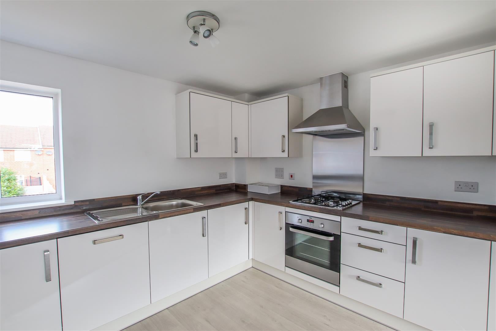 House Sapphire Close in Fareham