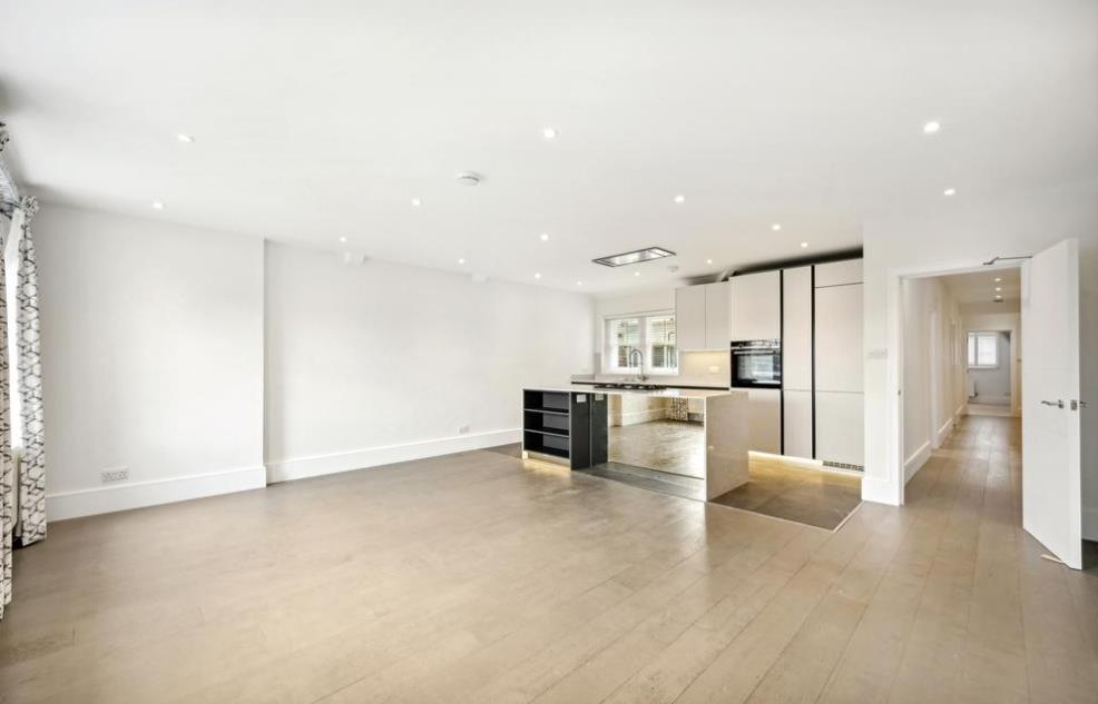Flat Portman Square in City of Westminster