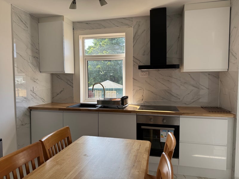 Room Clermiston Drive in City of Edinburgh
