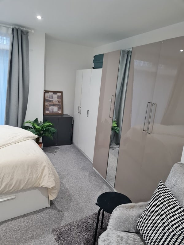 Room Whitestone Way in Greater London