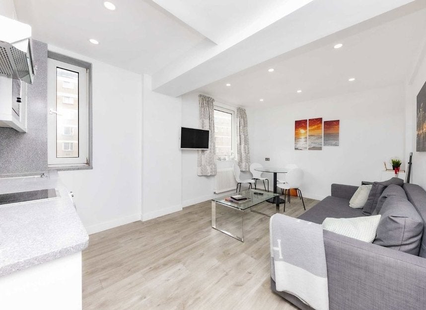 Flat Sloane Avenue in Greater London
