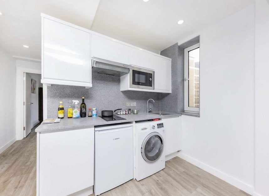 Flat Sloane Avenue in Greater London