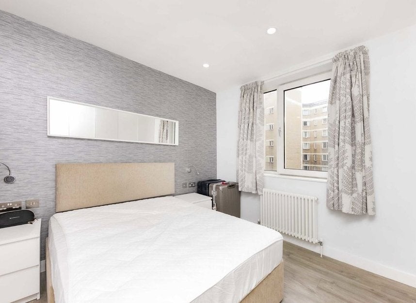 Flat Sloane Avenue in Greater London