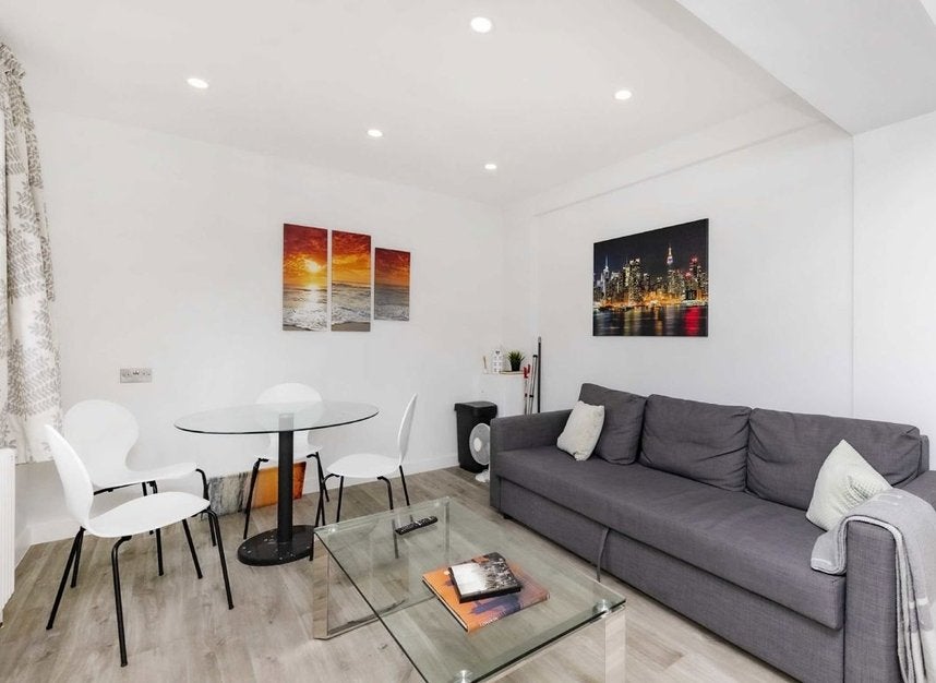 Flat Sloane Avenue in Greater London