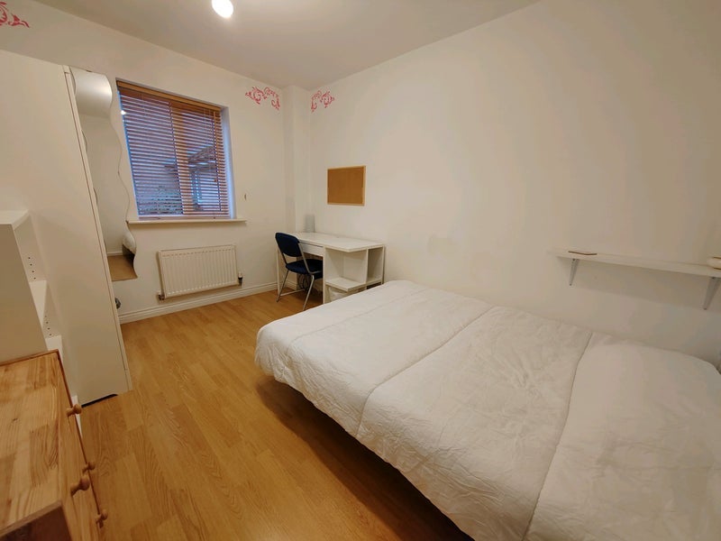 Room Snowberry Close in Bradley Stoke