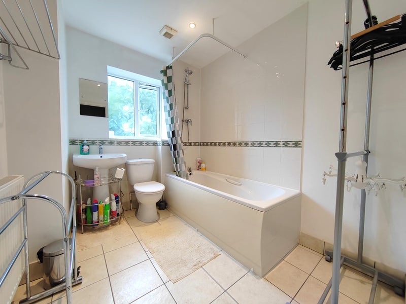 Room Snowberry Close in Bradley Stoke
