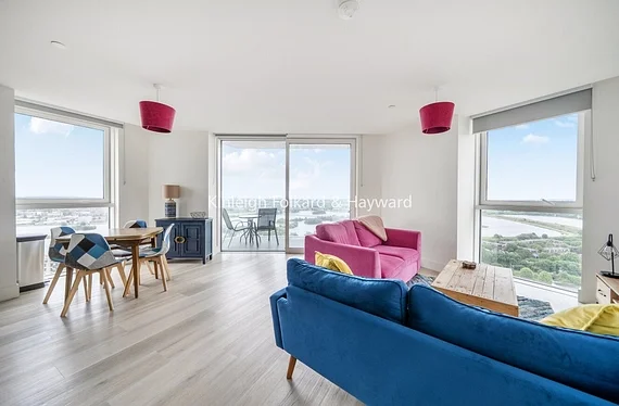 Flat Daneland Walk in Greater London