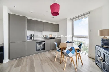 Flat Daneland Walk in Greater London