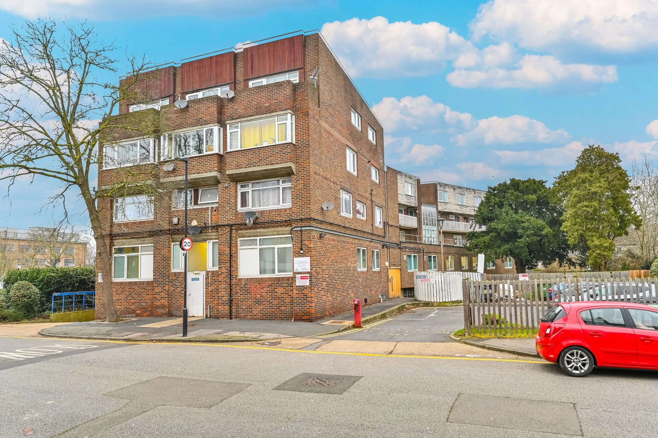 Flat Stuart Crescent in Greater London