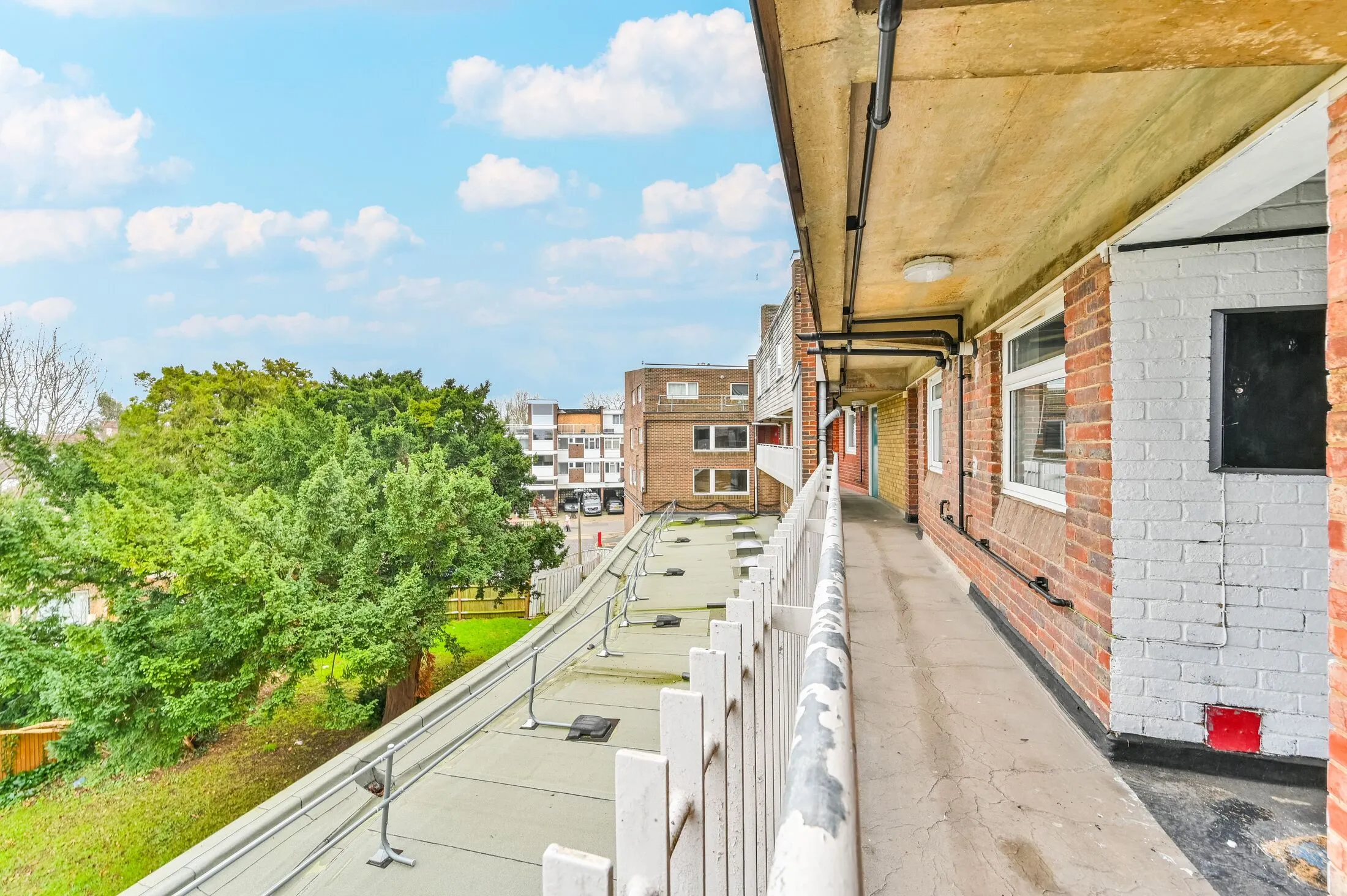 Flat Stuart Crescent in Greater London