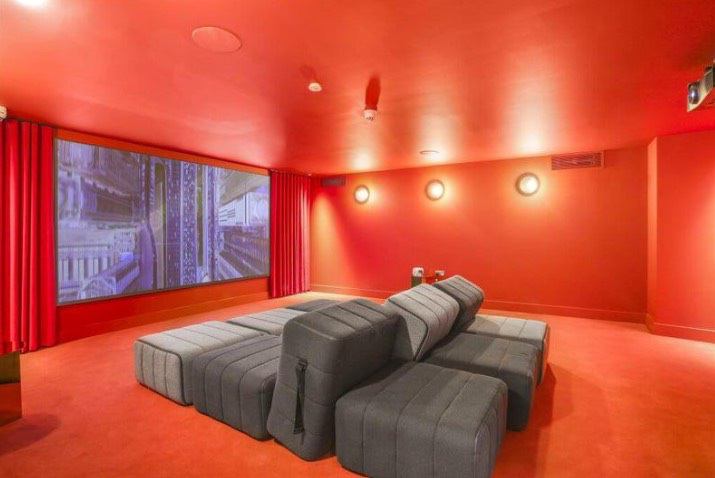 Room Battersea Park Road in Greater London