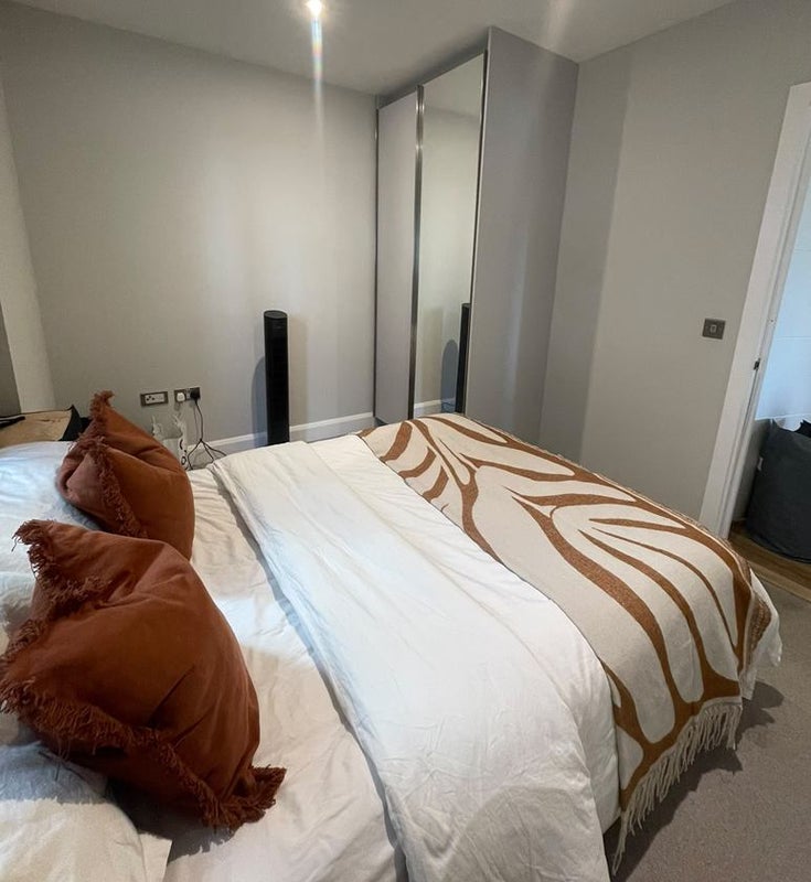 Room Battersea Park Road in Greater London